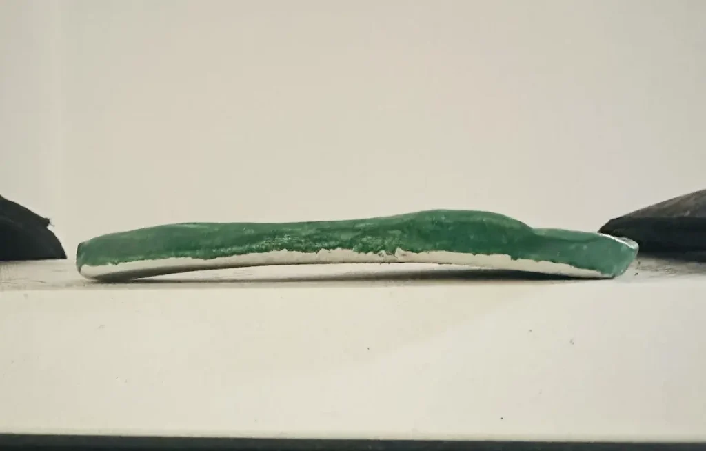 see how elevated my papaya tray is due to warp