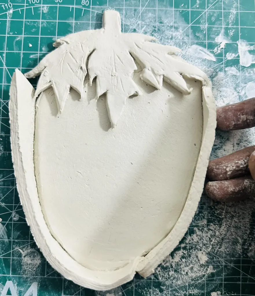 attaching tray rim to the base