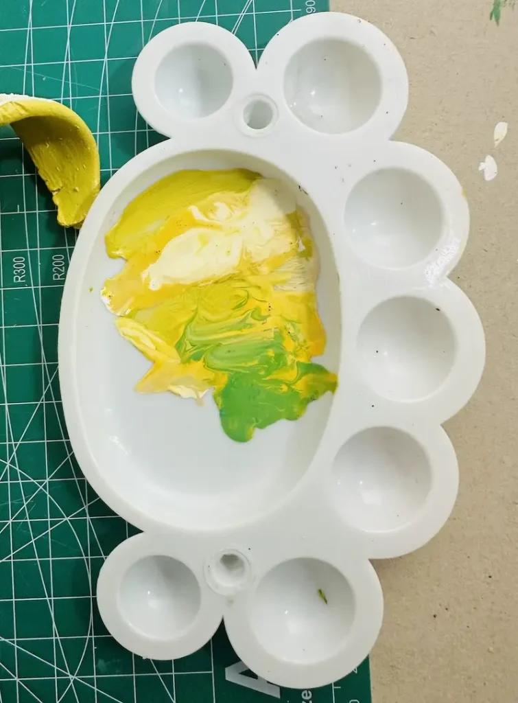 making color for the banana peel inside