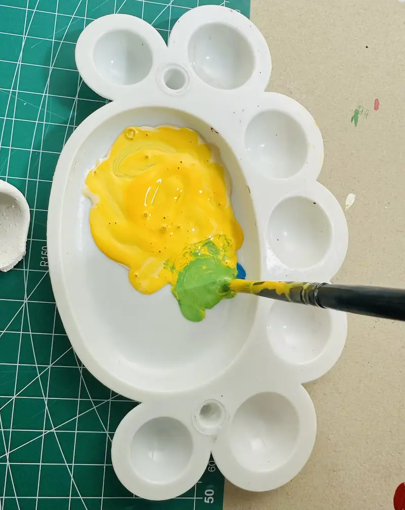 mixing acrylic colors to get the yellow color for the banana peel and base 