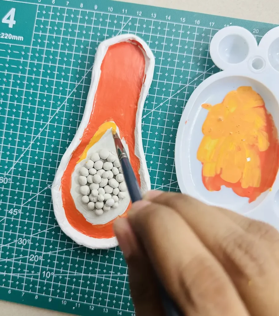 painting the middle area of tray base