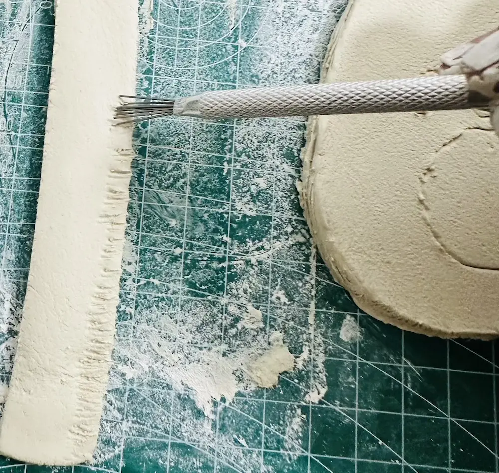 scoring the rim before attach it to tray base