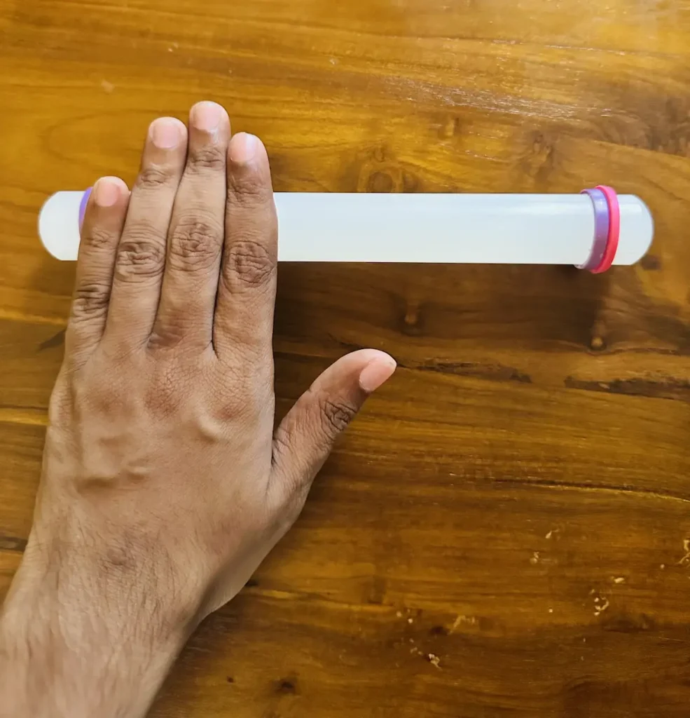 size of acrylic rolling pin I use compared to my hand