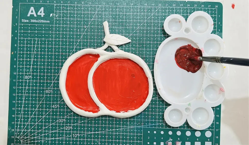 mixing acrylic paints for the tray rim