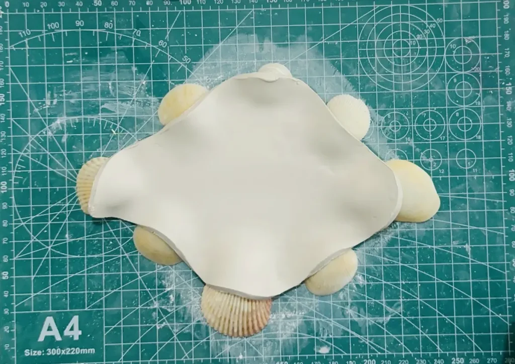 raised wavy edges