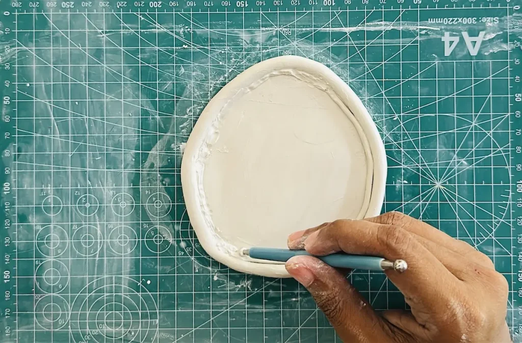 reinforcing the tray rim tray base joint