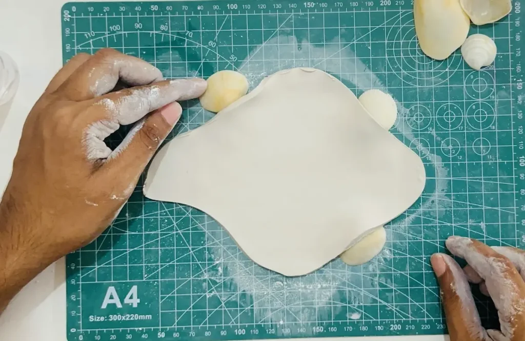 using seashells to make the edges wavy