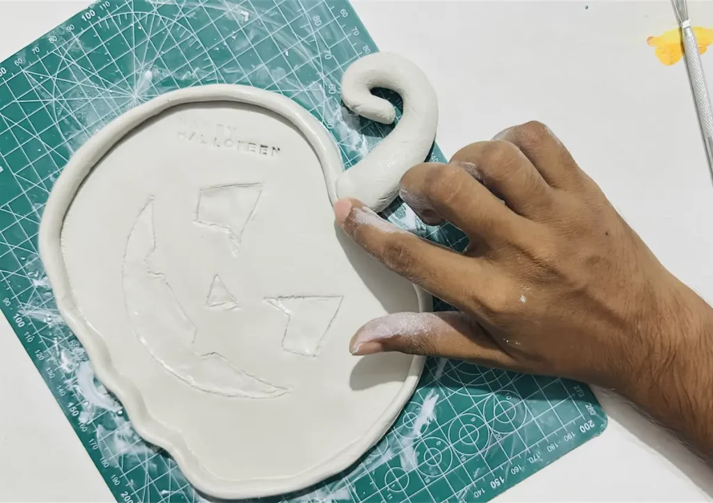attaching stem to the tray rim