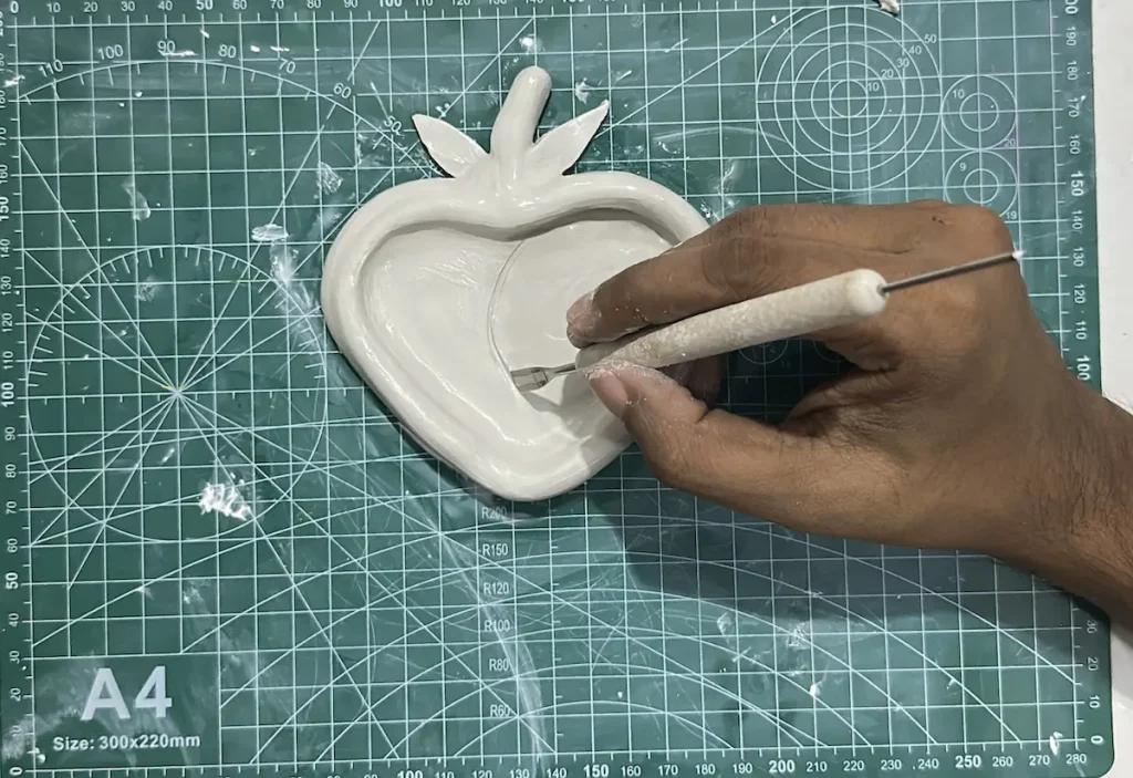 detailing the tray