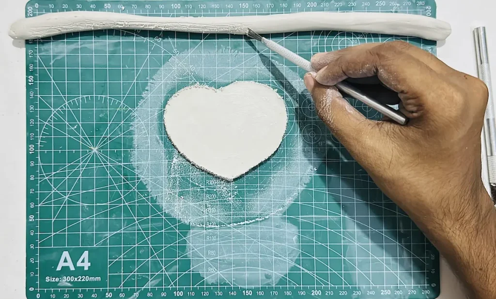 scoring the tray rim
