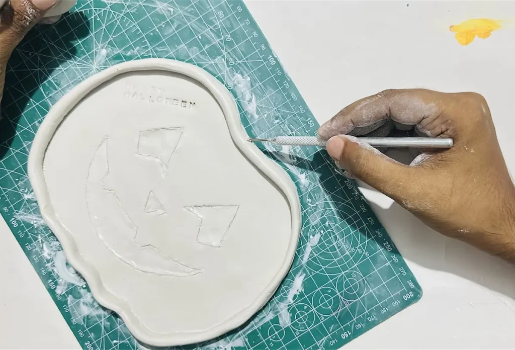 scoring the tray rim before attaching the stem