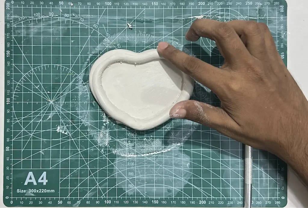 smoothing the tray rim