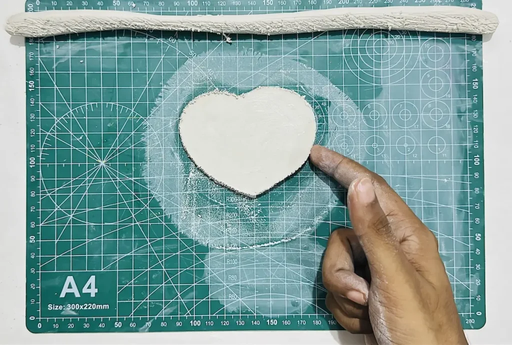 tapping little bit of water around the edge of the tray base